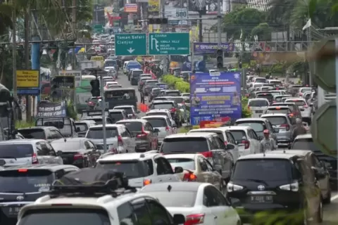 Polisi Tak Sarankan Pengemudi Lewat Jalur Alternatif Puncak